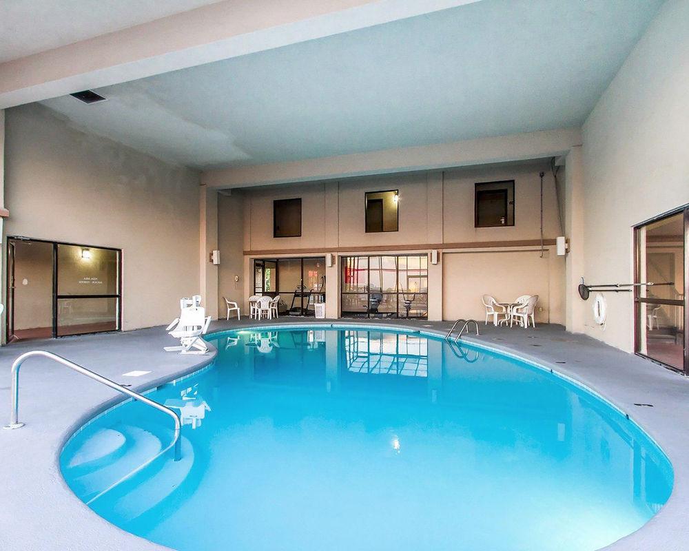 Econo Lodge & Suites Clarksville Luaran gambar