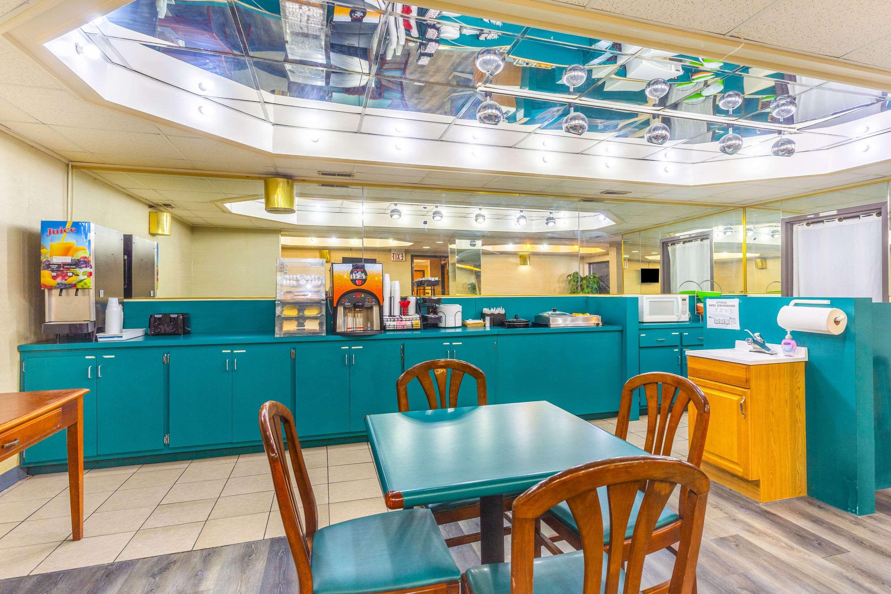 Econo Lodge & Suites Clarksville Luaran gambar
