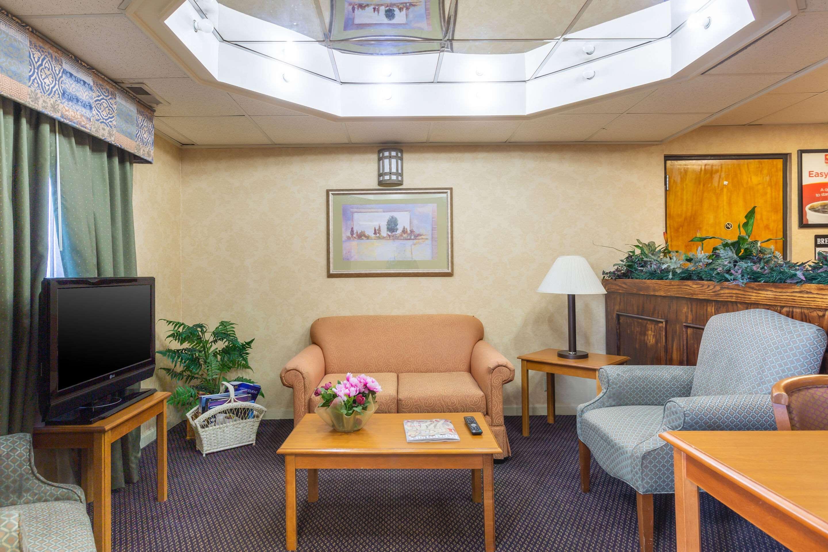 Econo Lodge & Suites Clarksville Luaran gambar