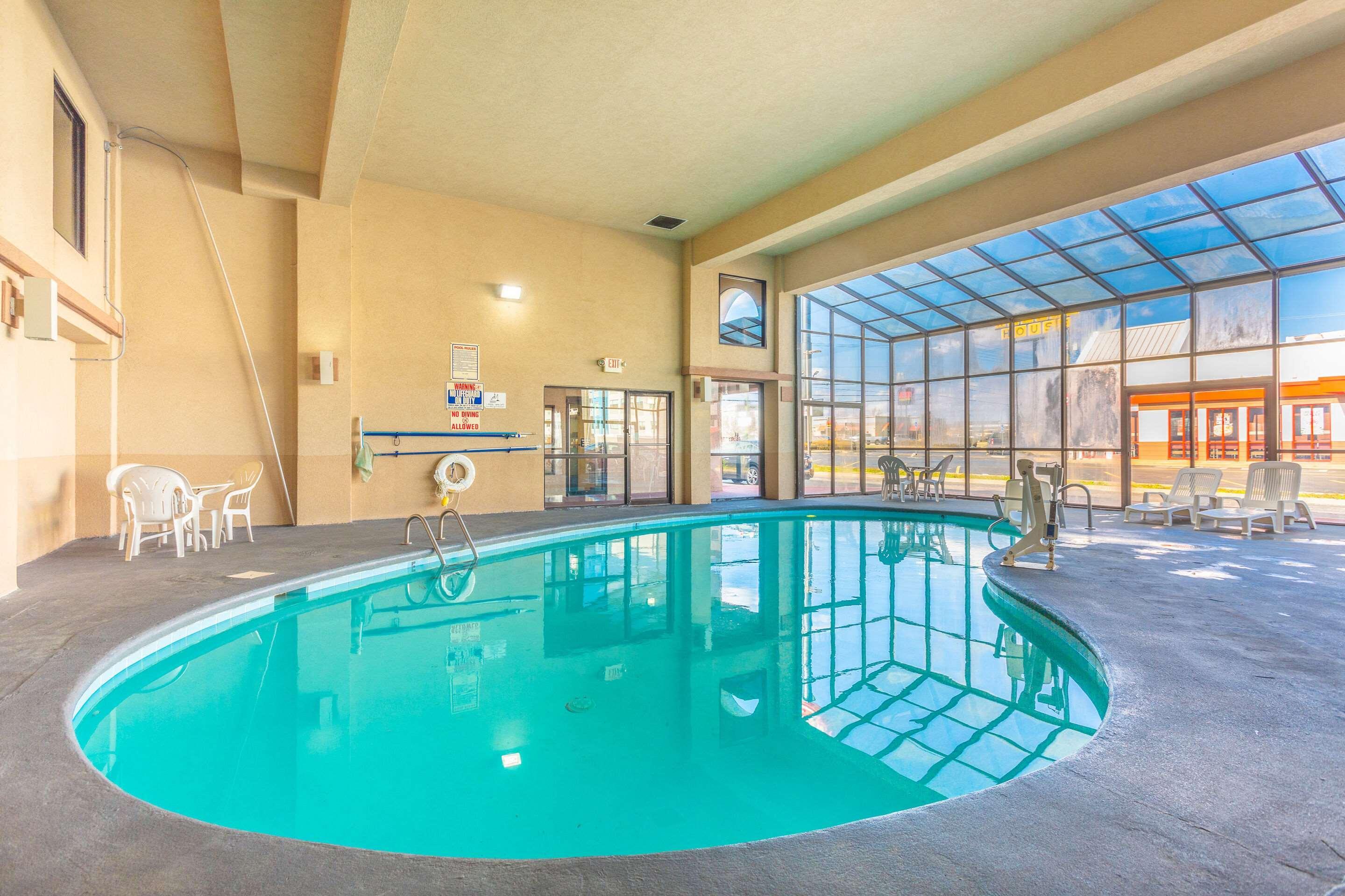 Econo Lodge & Suites Clarksville Luaran gambar