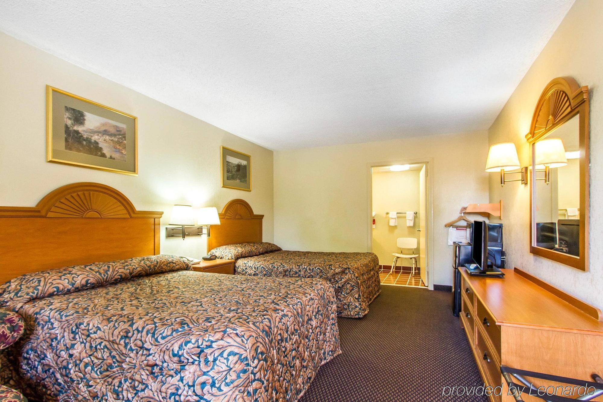 Econo Lodge & Suites Clarksville Luaran gambar