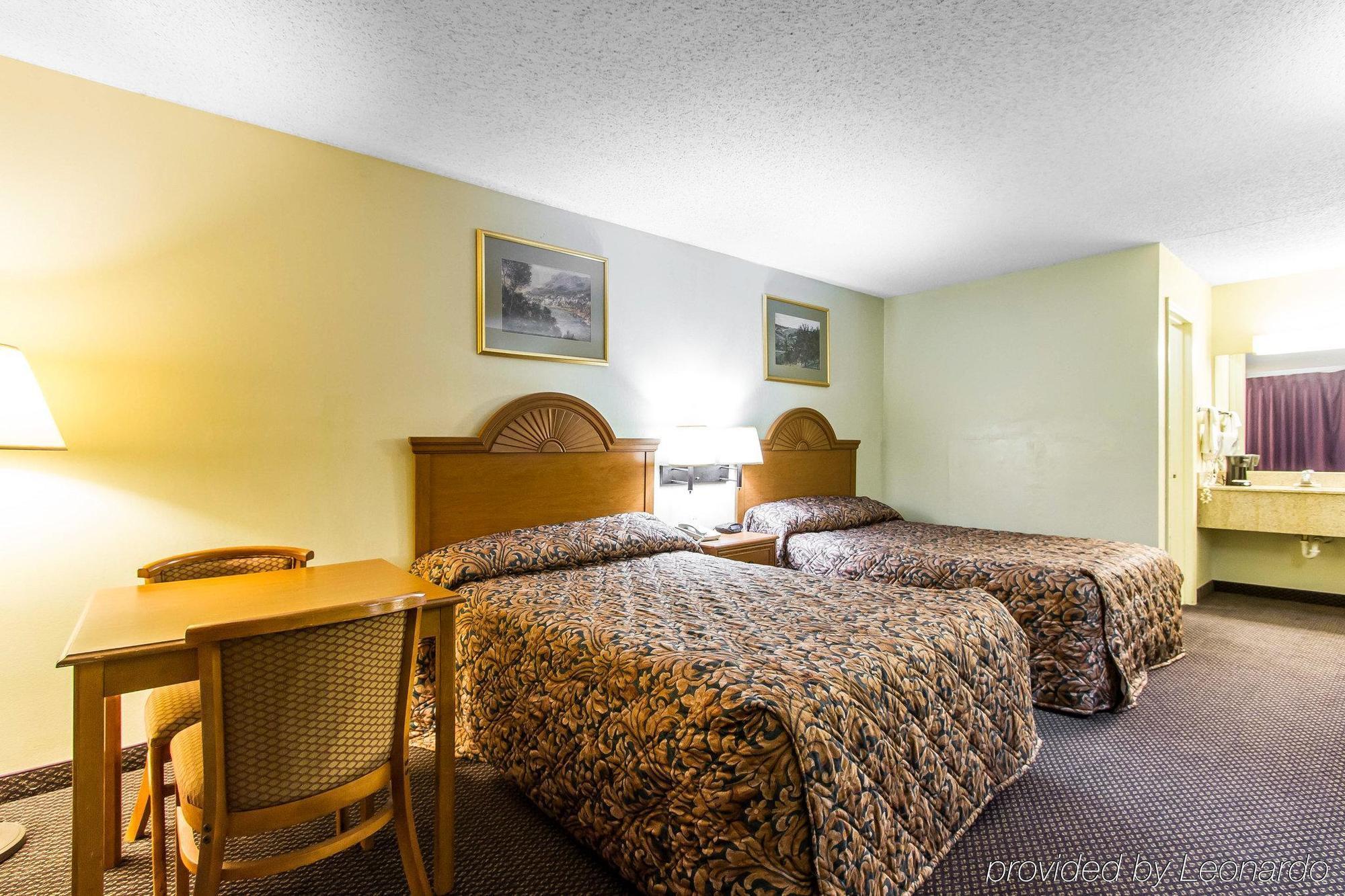 Econo Lodge & Suites Clarksville Luaran gambar