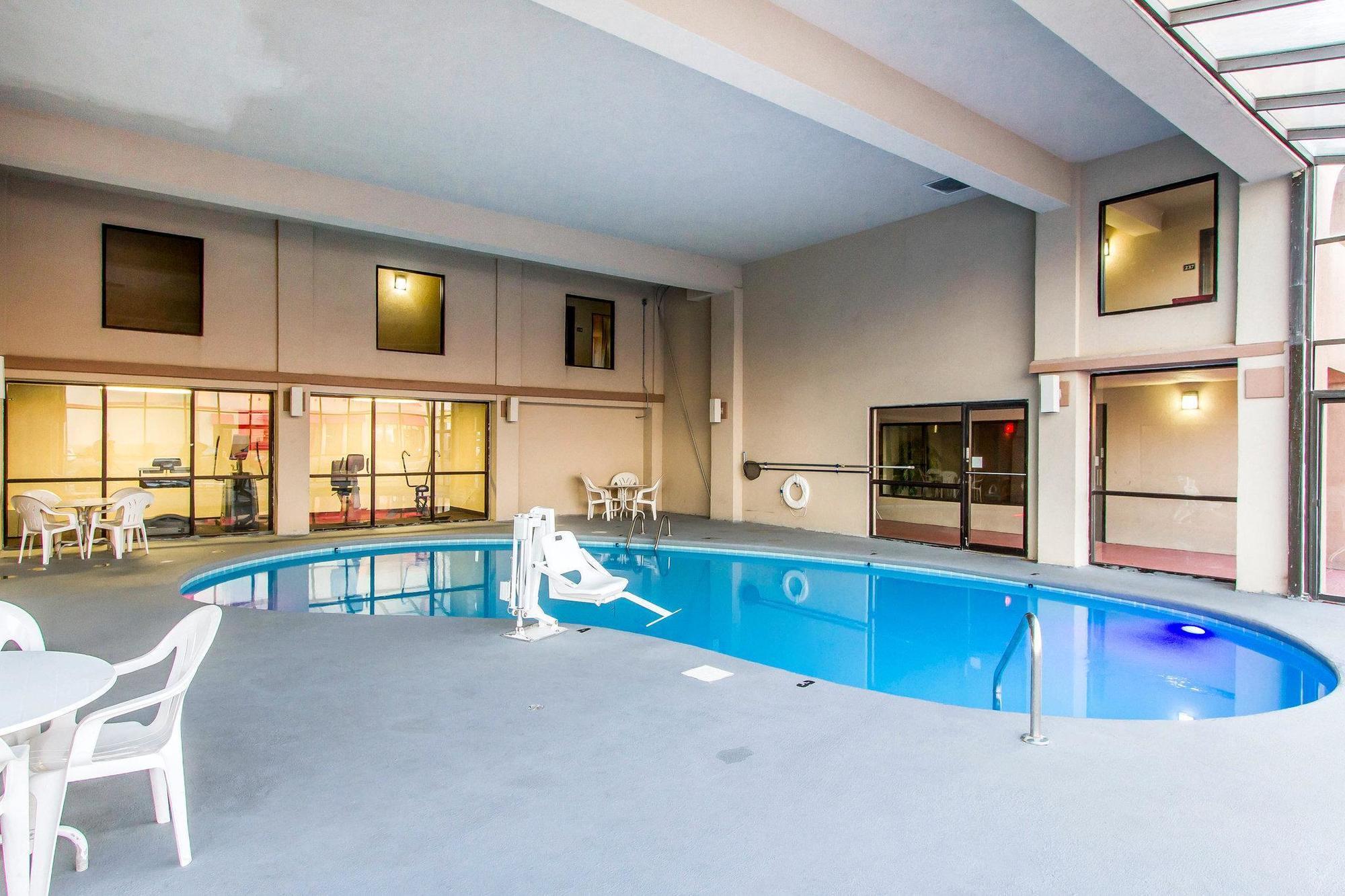 Econo Lodge & Suites Clarksville Luaran gambar