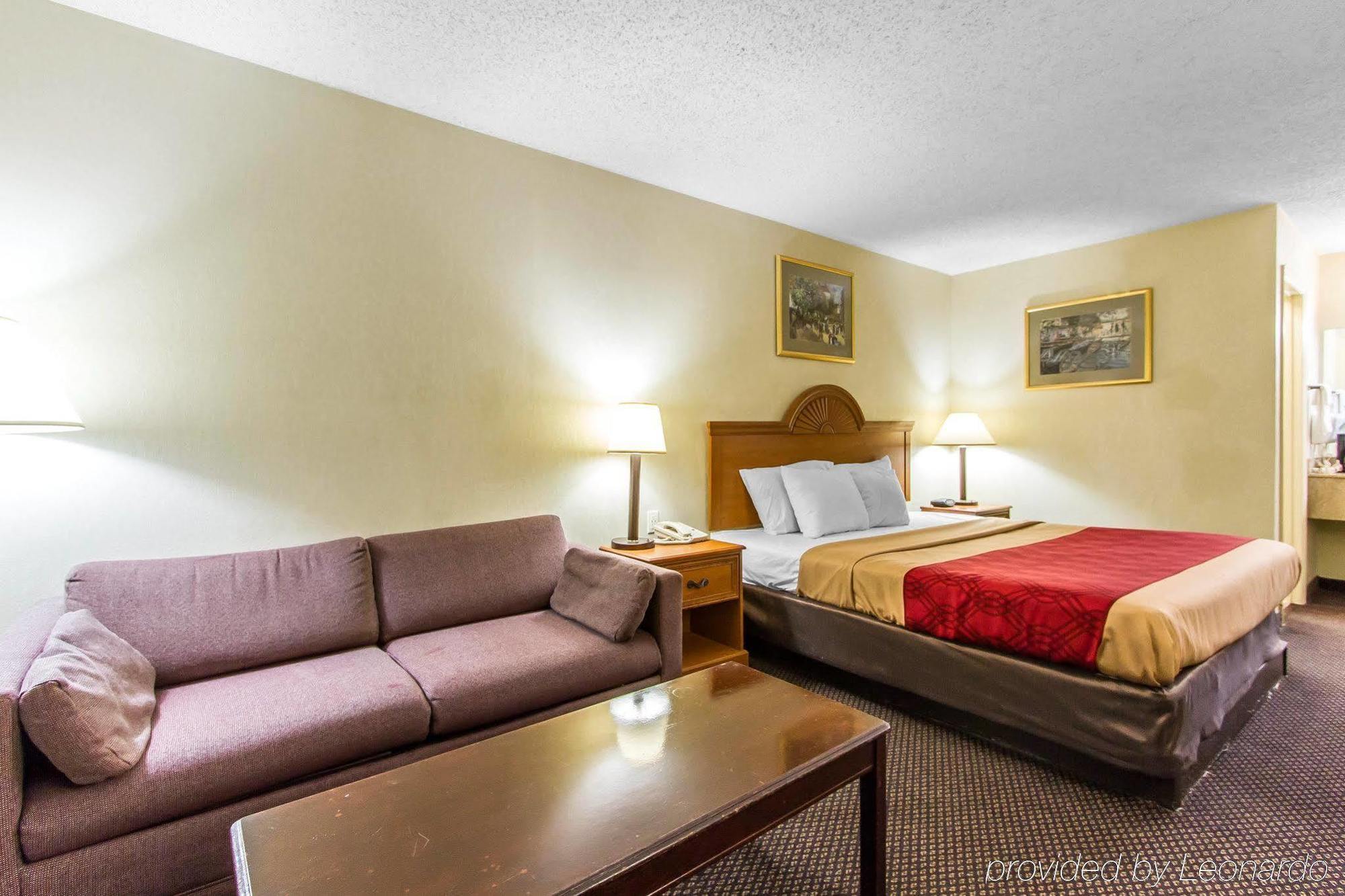 Econo Lodge & Suites Clarksville Luaran gambar