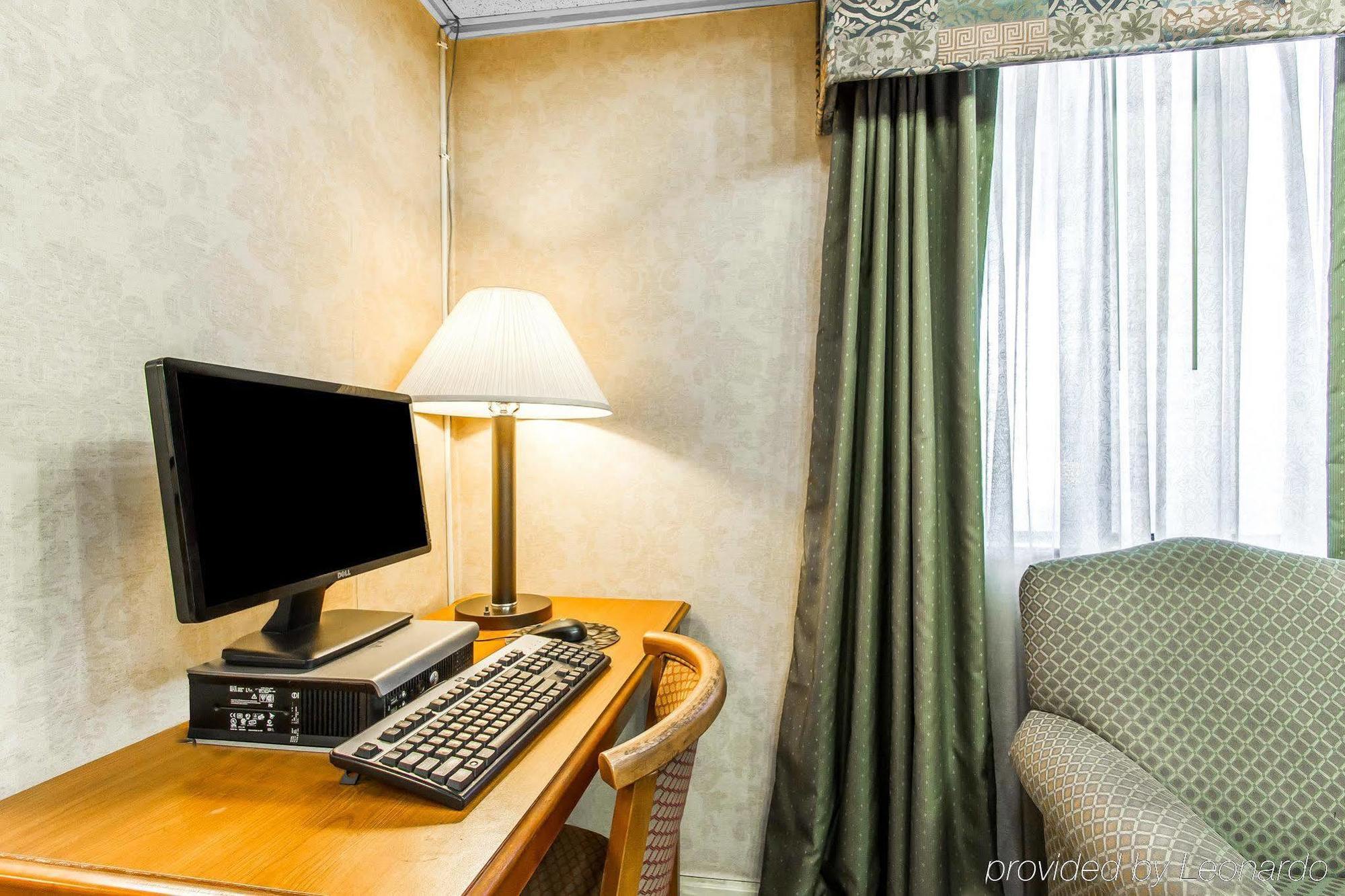 Econo Lodge & Suites Clarksville Luaran gambar