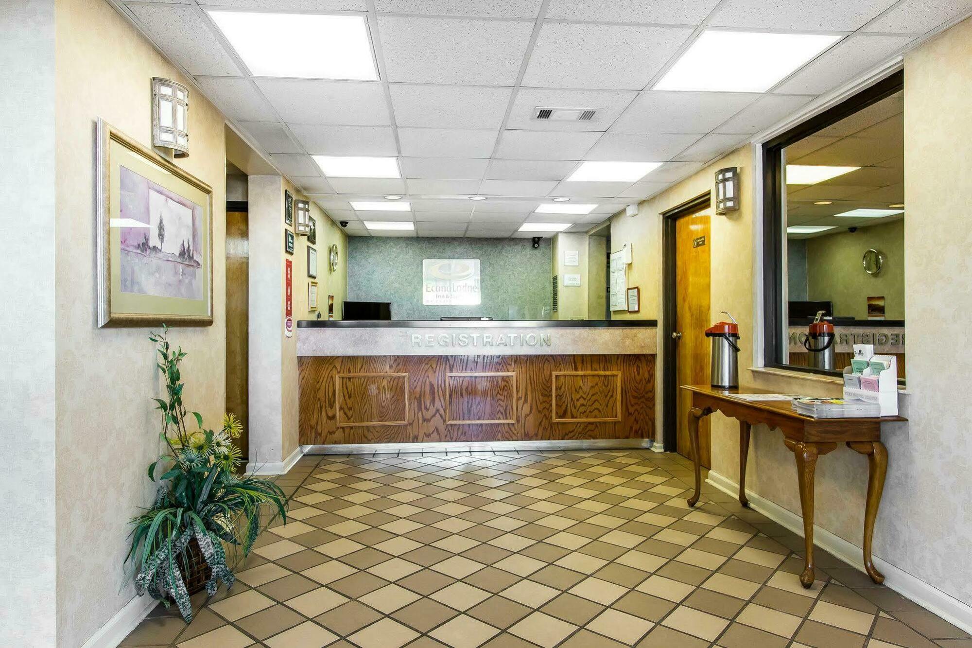Econo Lodge & Suites Clarksville Luaran gambar