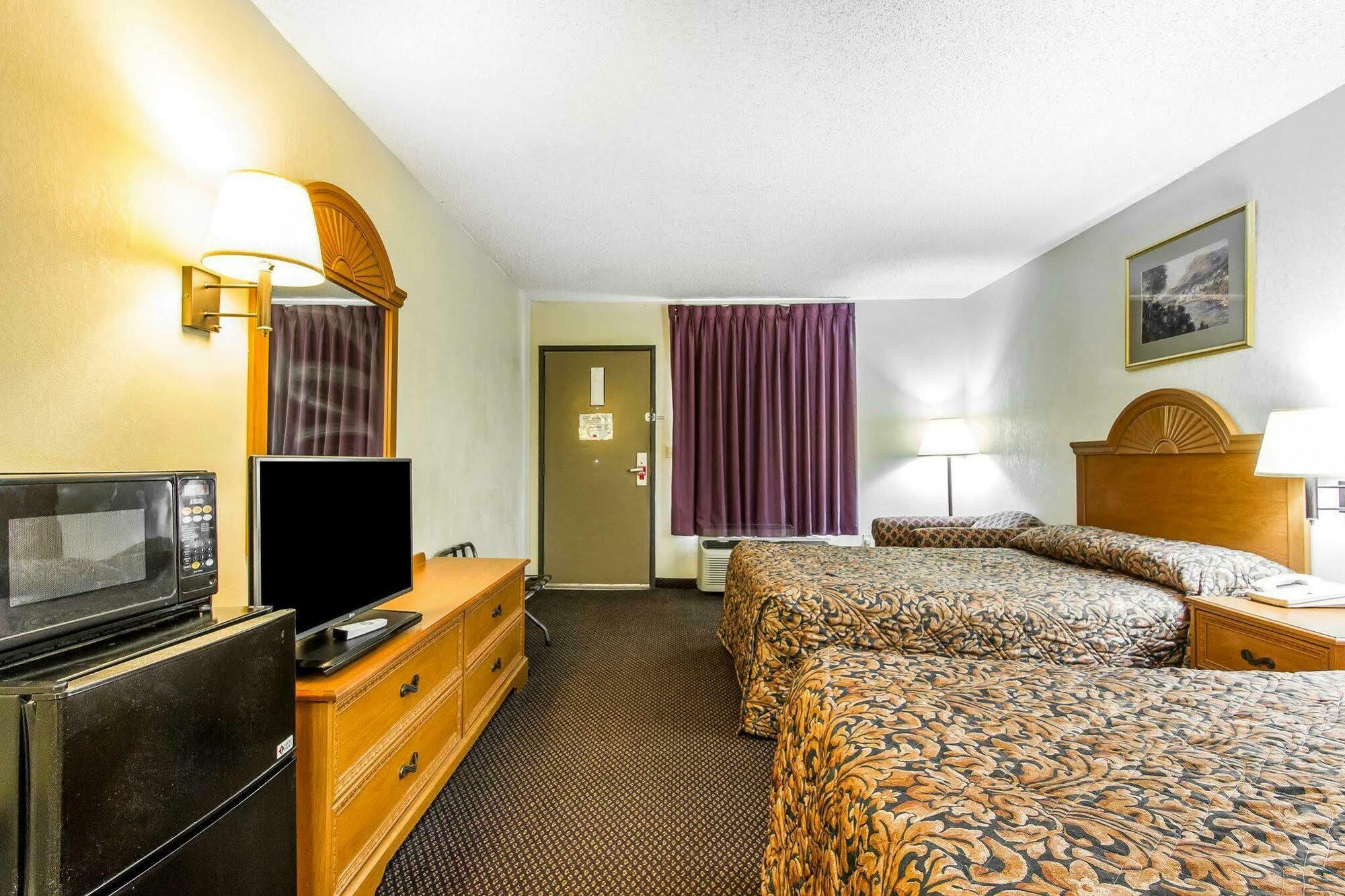 Econo Lodge & Suites Clarksville Luaran gambar