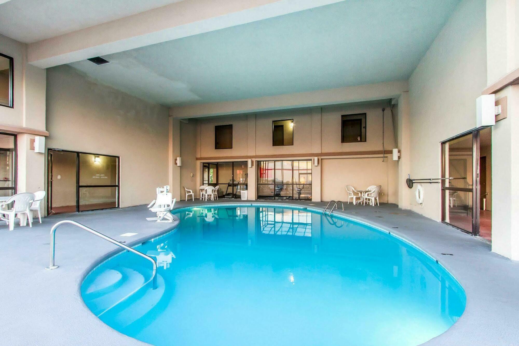 Econo Lodge & Suites Clarksville Luaran gambar