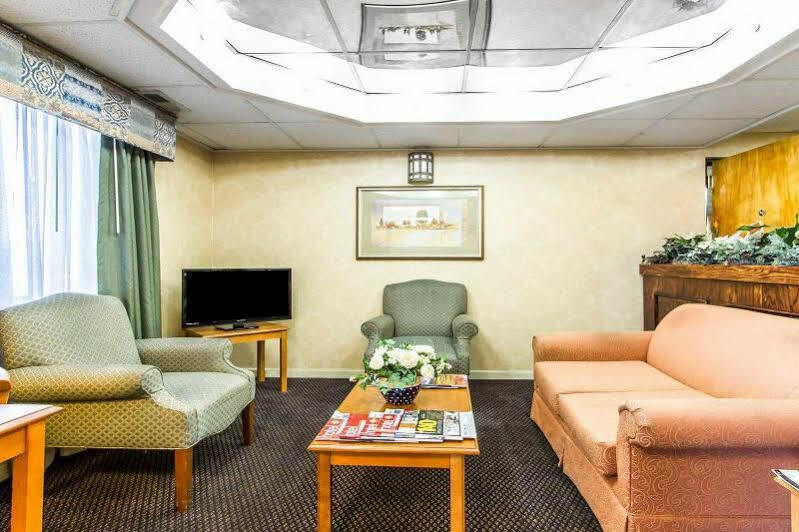Econo Lodge & Suites Clarksville Luaran gambar